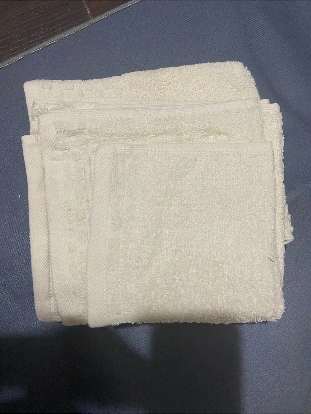 Myown Ultra Soft 3 Pk Popcorn Border Towel Set, Contains a Bath Towels 27 X 55